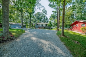 Entering along the U-shaped driveway