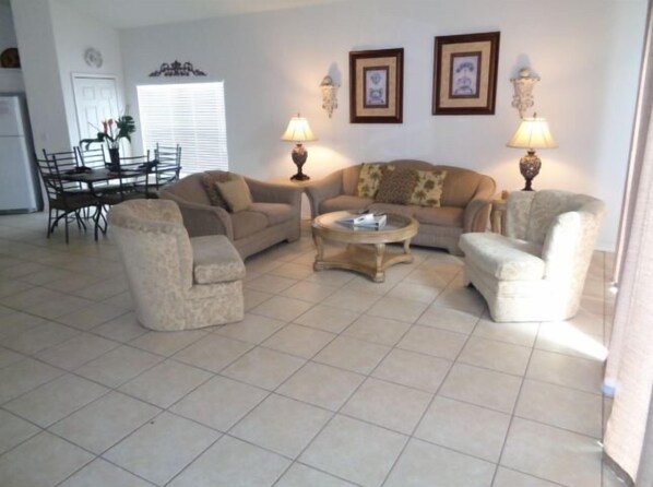 1616MorningStar-LivingRoom2