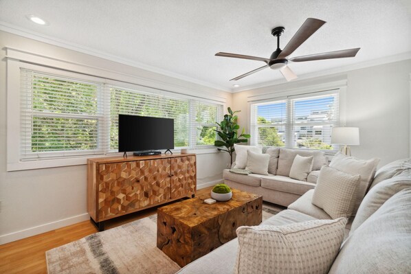 Living Area, Queen Sleeper Sofa