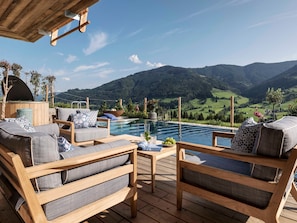 Terasse mit Pool