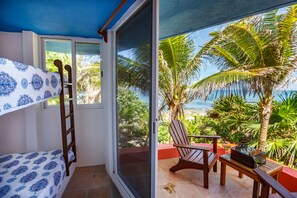Room 1: Children´s mall room with 2 bunk beds and a terrace.