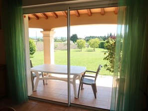Pflanze, Gebäude, Holz, Schatten, Tabelle, Fenster, Tür, Interior Design, Die Architektur