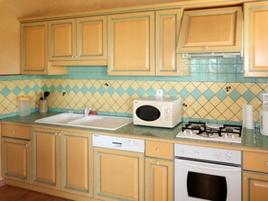 Countertop, Cabinetry, Eigentum, Spüle, Gebäude, Küche, Küchengerät, Blau, Haushaltsgerät, Sinken