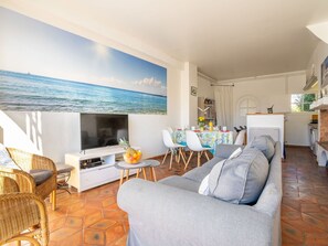 Propriété, Meubles, Confort, Bleu Azur, Canapé, Salon, Table, Design Intérieur, Bois, Sol