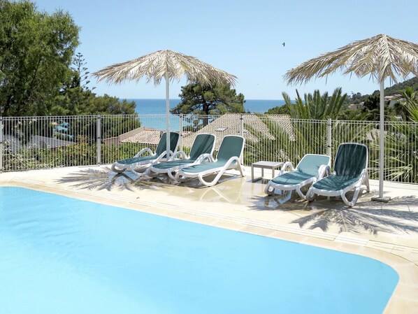 Piscine, Propriété, Balancelle, Loisir, Recours, Mobilier De Jardin, Vacances, Immobilier, Maison, Ombre