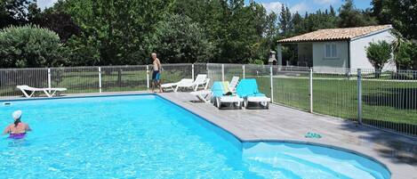 Piscine, Loisir, Propriété, Centre De Loisirs, Immobilier, Vacances, Maison, Herbe, Ville Resort, Bâtiment