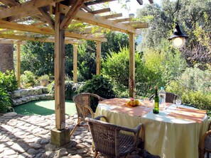 Propriété, Immobilier, Pergola, Arrière-Cour, Restaurant, Arbre, Bâtiment, Patio, Maison, Aménagement Paysager