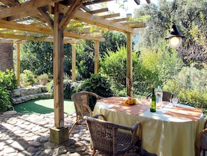 Property, Real Estate, Pergola, Backyard, Restaurant, Tree, Building, Patio, House, Landscaping