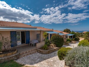 Plante, Ciel, Nuage, Bâtiment, Jour, Fenêtre, Bleu Azur, Maison, Arbre, Lot Terre