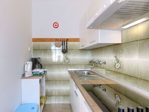 Spüle, Cabinetry, Sinken, Zapfhahn, Eigentum, Countertop, Armatur, Küche, Interior Design, Gebäude