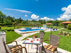 Cloud, Sky, Plant, Table, Nature, Shade, Chair, Outdoor Furniture, Outdoor Table, Land Lot