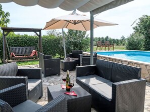 Himmel, Eigentum, Wasser, Gebäude, Pflanze, Couch, Schatten, Baum, Gartenmöbel, Interior Design