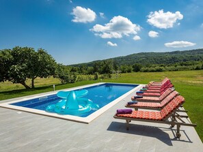 Water, Sky, Property, Swimming Pool, Plant, Azure, Tree, Grass, Leisure, Composite Material