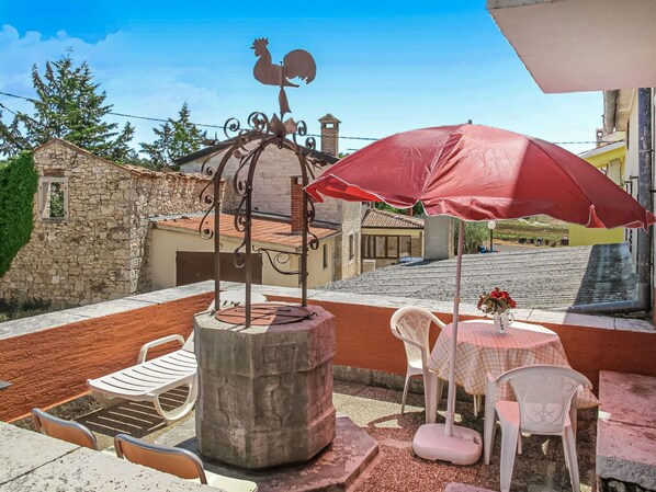 Himmel, Eigentum, Tabelle, Regenschirm, Gartenmöbel, Tisch Im Freien, Die Architektur, Wasser, Stuhl, Schatten