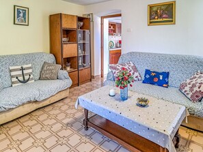 Bilderrahmen, Möbel, Couch, Tabelle, Azurblau, Pflanze, Wohnzimmer, Blume, Interior Design, Lampe