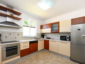 Comptoir, Cabinetry, Propriété, Pièce, Cuisine, Meubles, Bâtiment, Design Intérieur, Maison, Cuisinière