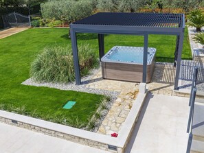 Plant, Green, Land Lot, Outdoor Furniture, Grass, Urban Design, Tree, Rectangle, Shade, Landscape