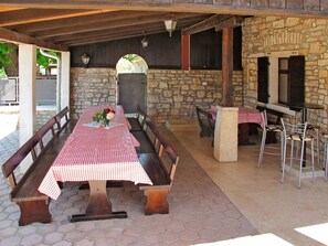 Eigentum, Gebäude, Zimmer, Möbel, Haus, Grundeigentum, Terrasse, Veranda, Tabelle, Interior Design