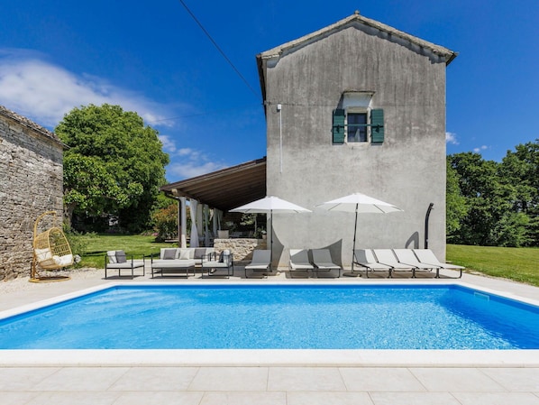 Blau, Schwimmbad, Hütte, Estate, Gartenmöbel, Schatten, Bauernhaus, Villa, Stuhl, Hinterhof
