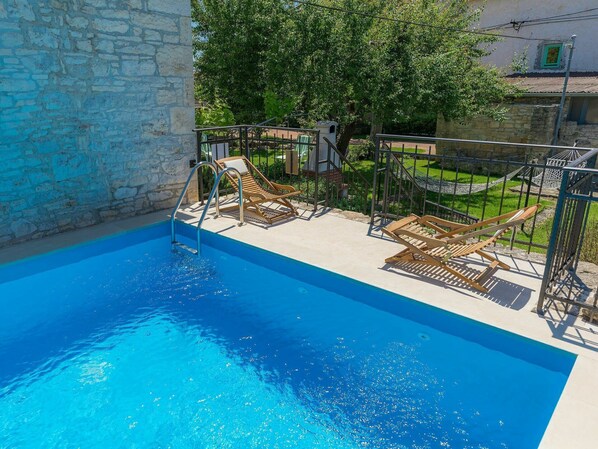 Water, Plant, Swimming Pool, Blue, Rectangle, Building, Body Of Water, Tree, Leisure