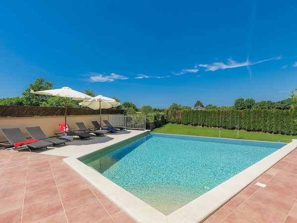 Ciel, L'Eau, Propriété, Piscine, Bleu Azur, Bleu, Rectangle, Ombre, Architecture, Plante