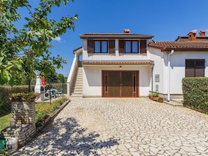 Zuhause, Haus, Wohngebiet, Die Architektur, Dach, Tür, Estate, Auffahrt, Hütte, Garten