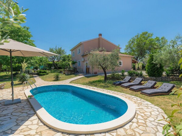 Plante, L'Eau, Ciel, Arbre, Bâtiment, Piscine, Bleu Azur, Architecture, Herbe, Lot Terre