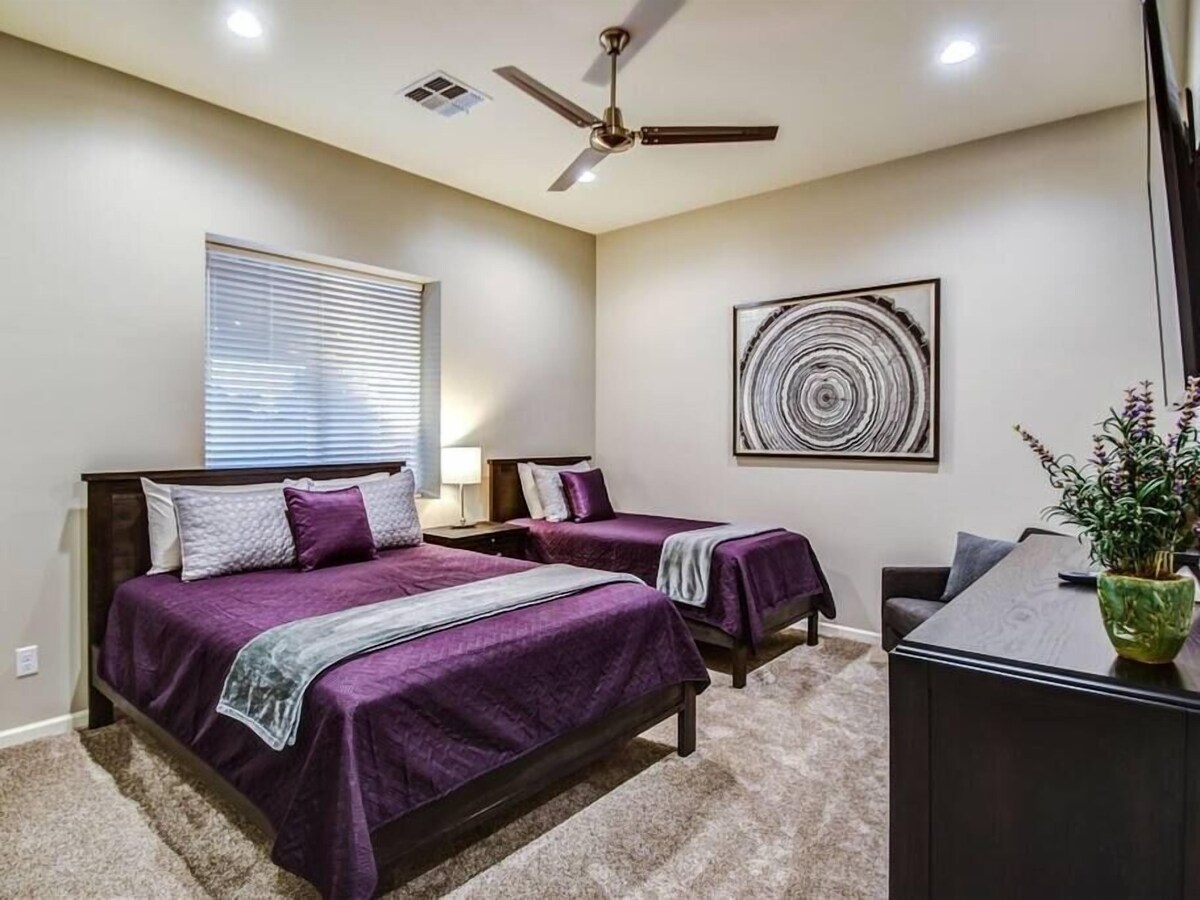 Grand Oasis, 1/2 Acre High-End Haven, Near Golf!
