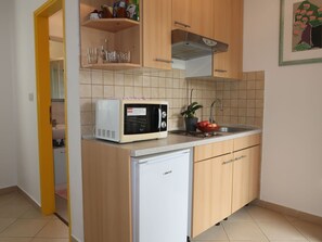 Countertop, Cabinetry, Spüle, Sinken, Herd, Küchengerät, Küche, Gebäude, Holz, Haushaltsgerät