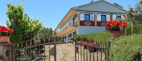 Propiedad, Casa, Casa, Bienes Raíces, Edificio, Arquitectura, Botánica, Cabaña, Árbol, Área Rural