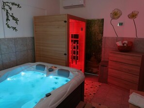 Wasser, Cabinetry, Interior Design, Holz, Flooring, Fussboden, Grundeigentum, Badewanne, Holzbeize