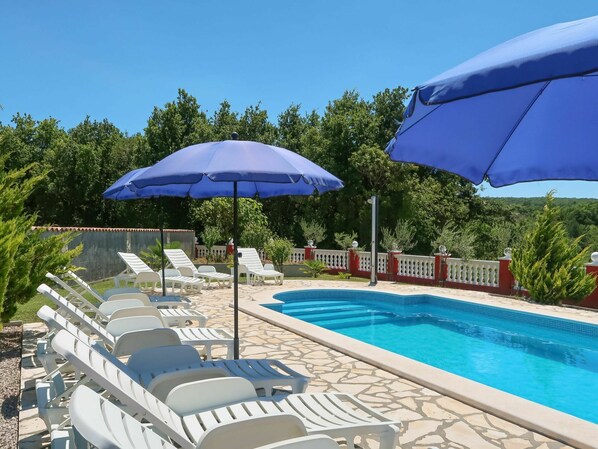 Piscine, Propriété, Bâtiment, Parapluie, Recours, Ombre, Vacances, Immobilier, Loisir, Maison