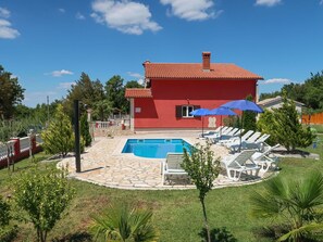 Ciel, Nuage, Plante, Bâtiment, Arbre, Maison, Chalet, Design Urbain, Quartier, Fenêtre