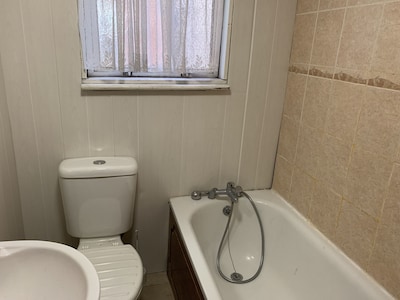 15 Bed Flat Next to Tottenham Hale Shopping Centre