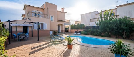 House with pool and barbecue in the south of Mallorca