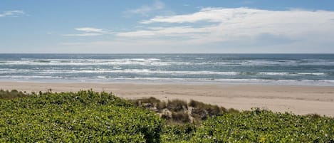 Relax and enjoy the ocean views from Oregon Waves!