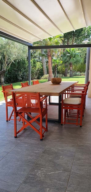 Outdoor dining