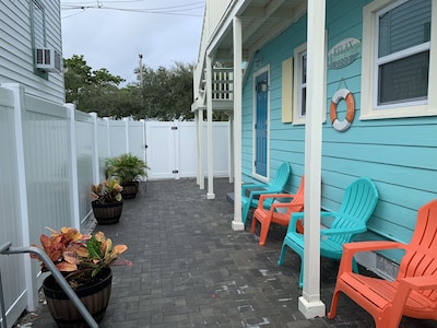 Studio #2 - Within Steps to Downtown Lake Worth Beach