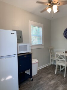 Studio #2 - Within Steps to Downtown Lake Worth Beach