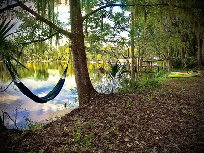 Peaceful Rustic-Modern Lakeside Wooded Retreat
