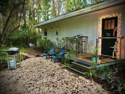 Peaceful Rustic-Modern Lakeside Wooded Retreat