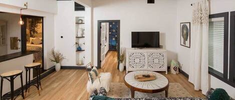 TV LOUNGE
