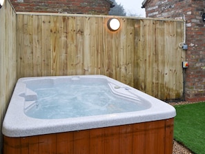 Hot tub | The Old Forge, Baswick, near Driffield