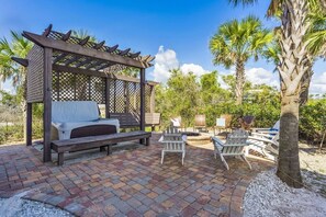 New private hot tub and fire pit