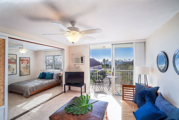 Window unit AC and ceiling fan for temperature controls
