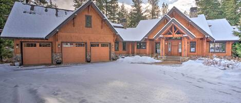 Cle Elum Vacation Rental | 6BR | 5.5BA | 6,000 Sq Ft | Stairs to Access