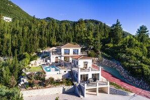 THE VIEW Villa,exclusive,big pool & bar,ideal for up to  14 ppl
