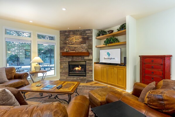 Living Room w/ Gas Fireplace & TV