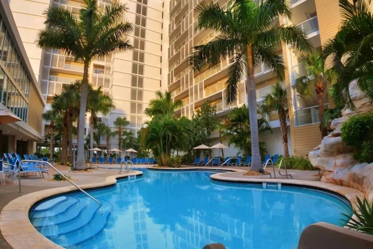 Christmas-Marriott’s Crystal Shores 3-bedroom, poolside view, beachfront villa!!