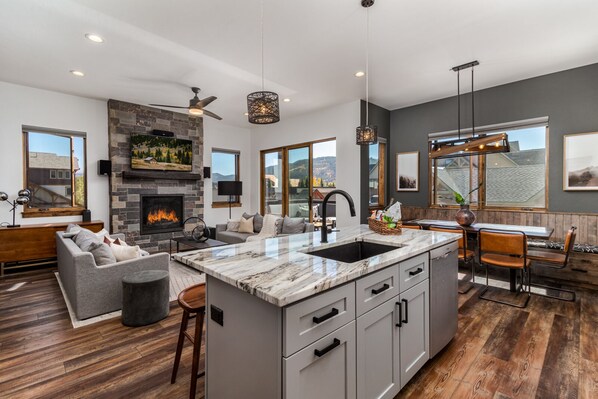 Living Room w/Gas Fireplace